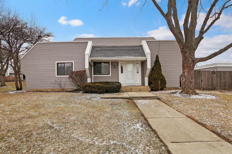 New to the Market! 1230 Willow Lane, Gurnee