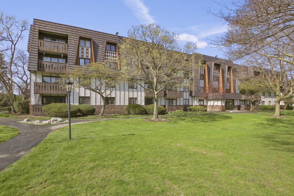 Just Listed! 13200 Heiden Circle #2307, Lake Bluff