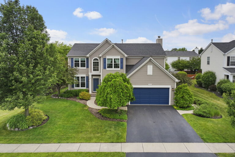 350 Kestrel Ln, Lindenhurst, IL