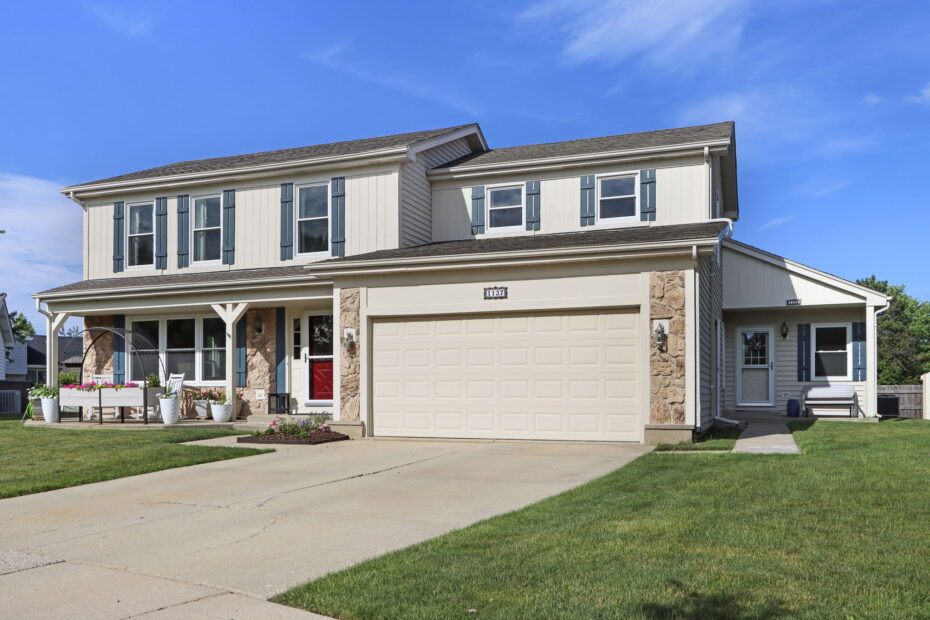 1137 Lockwood Ct E, Buffalo Grove, IL